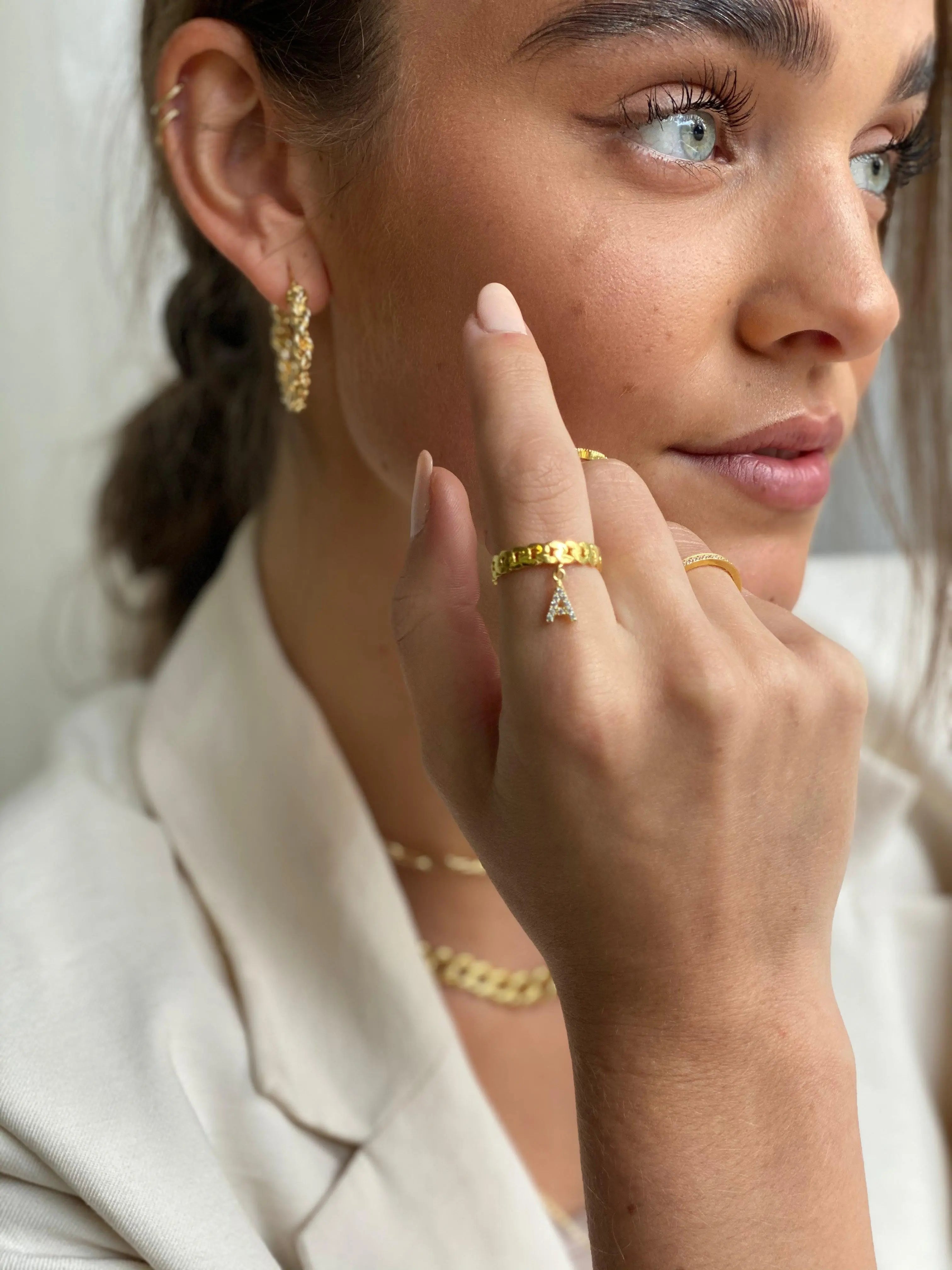 Sylvie Ring mit Buchstabe - Bonheur Jewellery