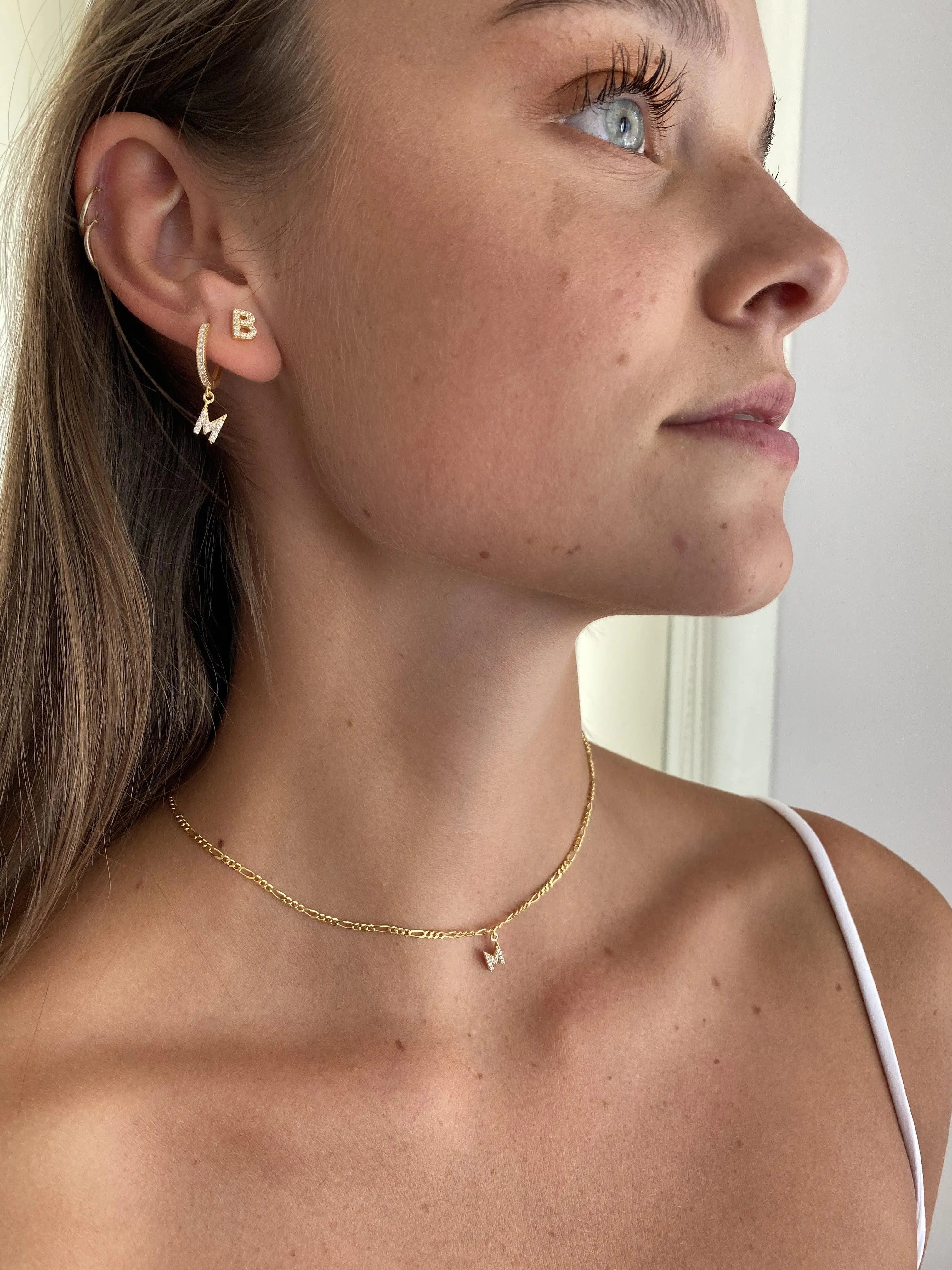 Isabel Buchstaben Ohrringe - Bonheur Jewellery